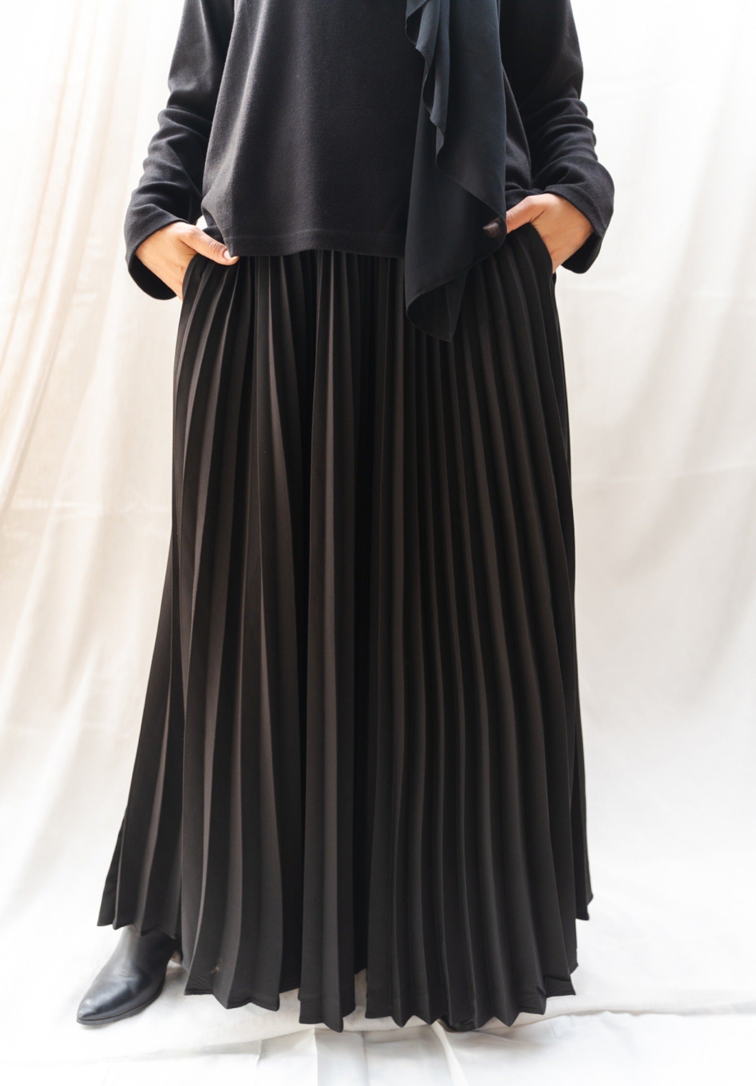 Double cloche pleated skirt