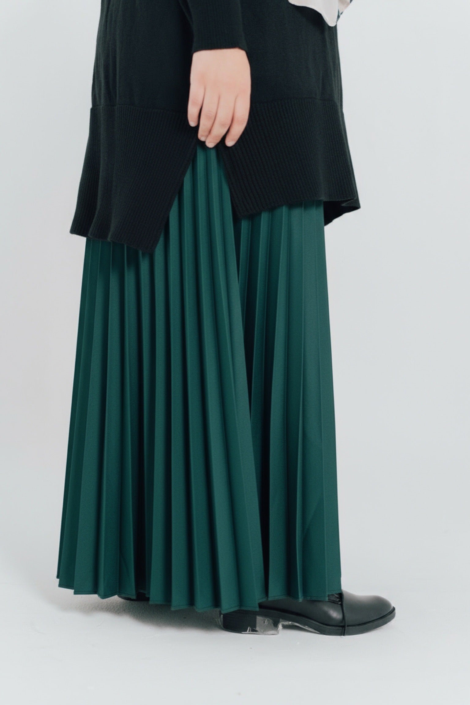 Double cloche pleated skirt